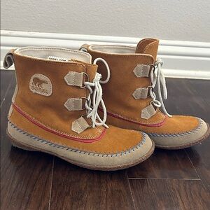 Sorel Joplin moccasin-style ankle boots size 8.5